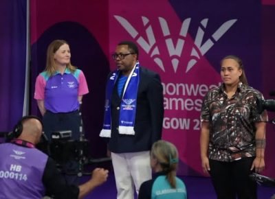 NNOC President Presents Medals at Commonwealth Games